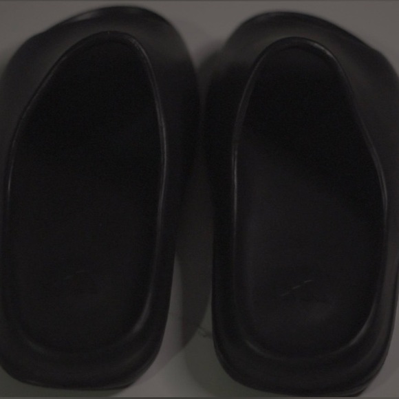 Black Onyx Yeezy Slides size 12 - Picture 3 of 7